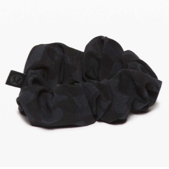 NEW Lululemon Uplifting Scrunchie - Picture 6 of 7